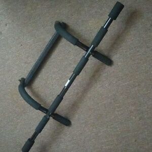 GOLDS GYM EASY MOUNT CHIN-UP BAR *INTENDED FOR ADULT USE ONLY *250 LB LIMIT